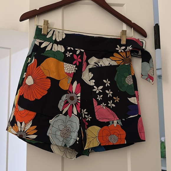 Vilagallo Gabardin Shorts size 36 - Picture 3 of 3